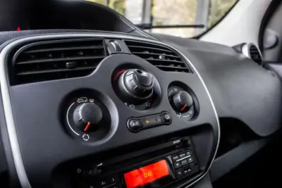 Renault Kangoo E-Tech Confort 2021 - 10900 EUR, 34967 km - AUTO.MOTO.pt - 34967km - foto 23 de 28