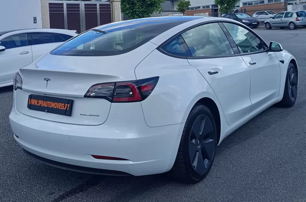 Tesla Model 3 2021 - 26990 EUR, 107700 km - AUTO.MOTO.pt - 107700km - foto 7 de 16