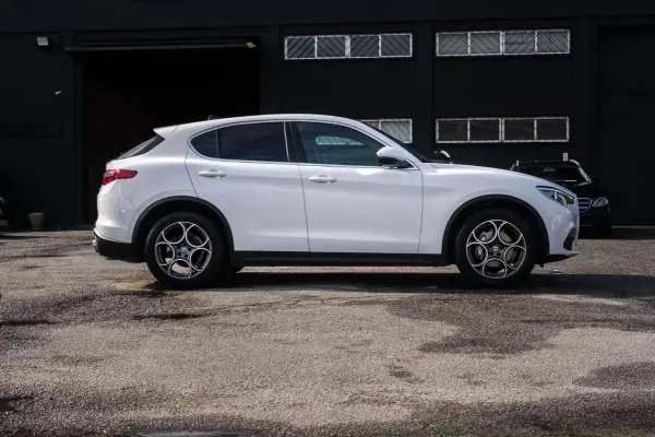 Alfa Romeo Stelvio 2017 - 29400 EUR, 139000 km - AUTO.MOTO.pt - 139000km - foto 5 de 35