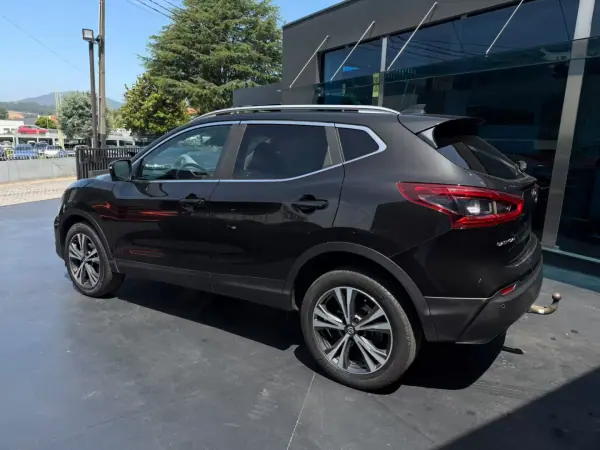 Nissan Qashqai 2018 - 18900 EUR, 137000 km - AUTO.MOTO.pt - 137000km - foto 3 de 5