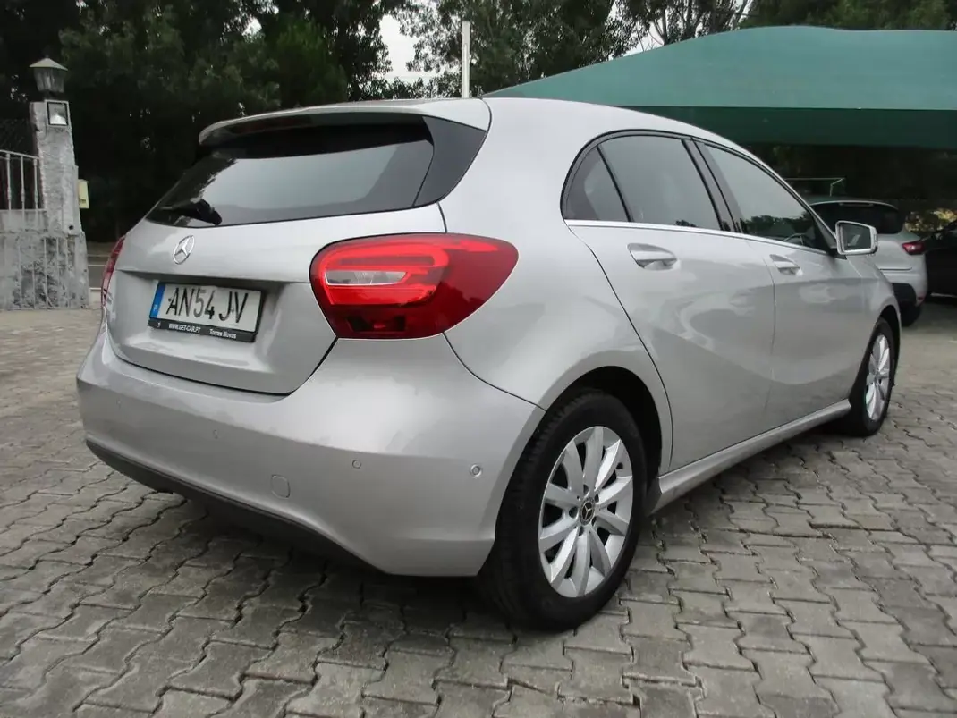 Mercedes-Benz A 180 2017 - 14990 EUR, 190000 km - 190000km - foto 6 de 26