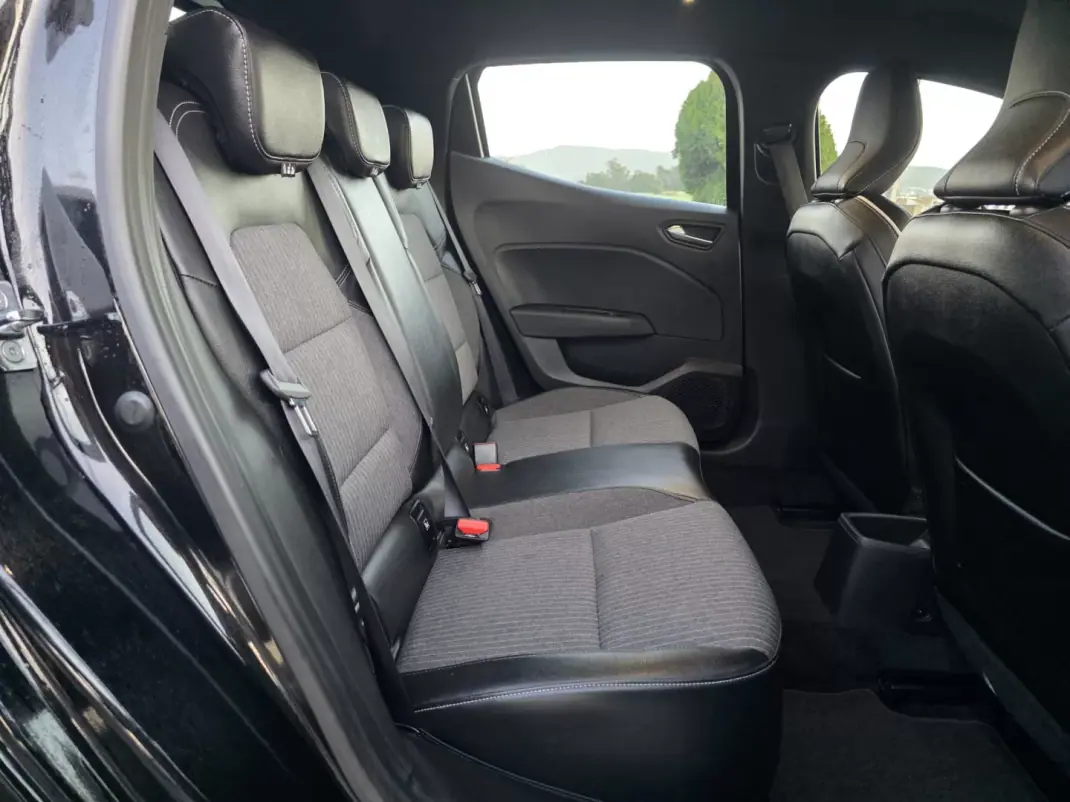 Renault Clio 2022 - 14500 EUR, 104000 km - AUTO.MOTO.pt - 104000km - foto 42 de 43