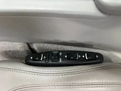 Mercedes-Benz E 250 2011 - 13800 EUR, 336000 km - AUTO.MOTO.pt - 336000km - foto 16 de 19