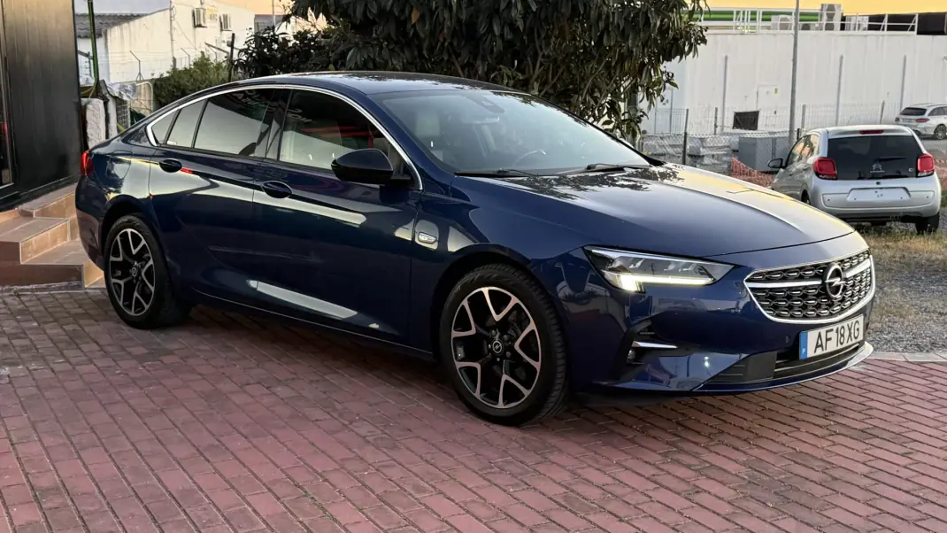 Opel Insignia Grand Sport 2021 - 14990 EUR, 169000 km - AUTO.MOTO.pt - 169000km - foto 22 de 38
