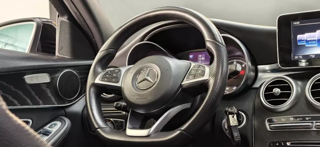 Mercedes-Benz C 220 2016 - 22990 EUR, 170000 km - AUTO.MOTO.pt - 170000km - foto 30 de 36