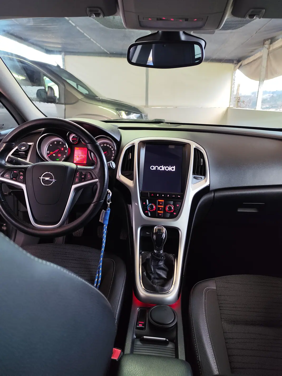 Opel Astra Sports Tourer 2015 - 5600 EUR, 203000 km - AUTO.MOTO.pt - 203000km - foto 5 de 11