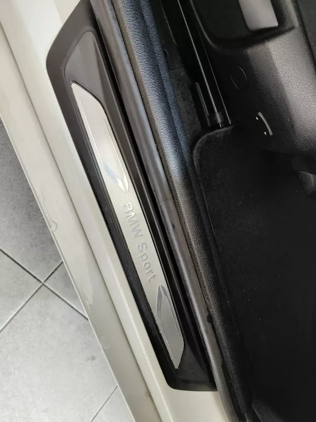 BMW 116 2013 - 11900 EUR, 218000 km - AUTO.MOTO.pt - 218000km - foto 16 de 18