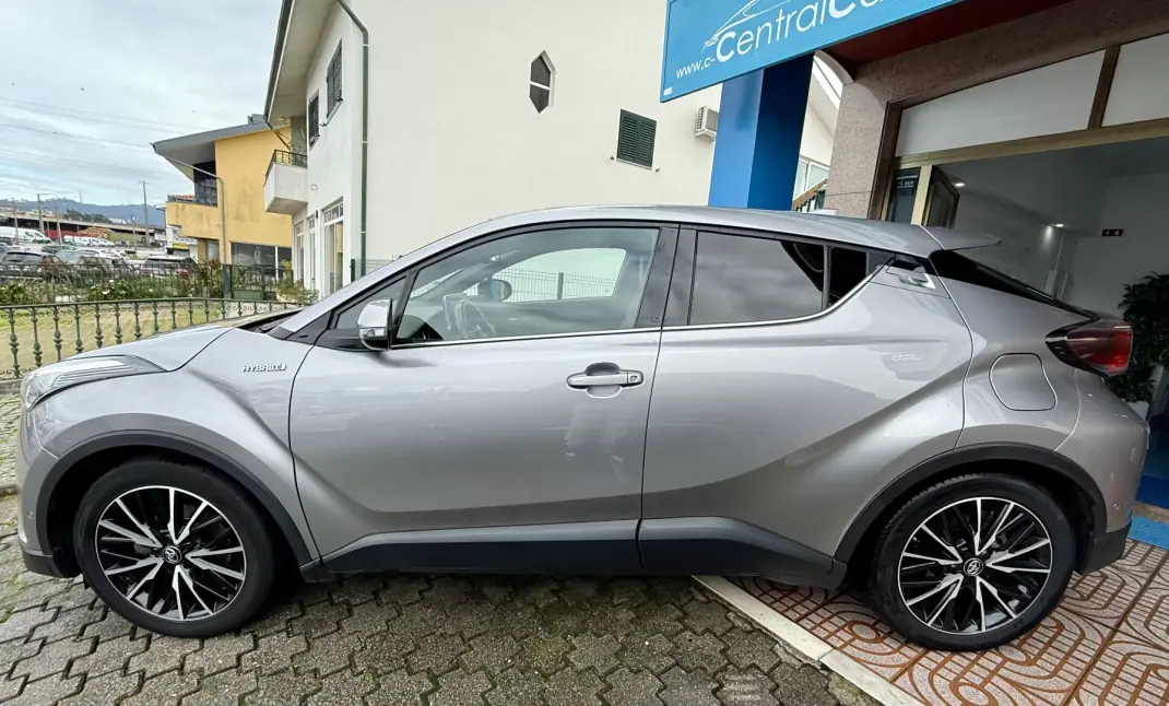 Toyota C-HR 2019 - 23950 EUR, 92000 km - 92000km - foto 6 de 25