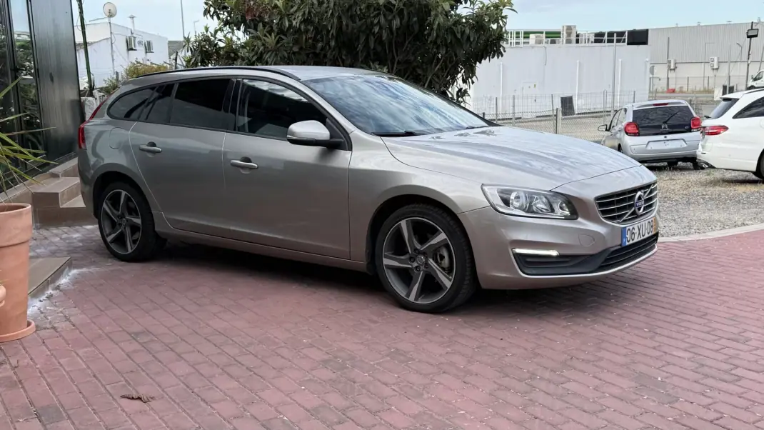 Volvo V60 2015 - 9990 EUR, 265000 km - 265000km - foto 9 de 25
