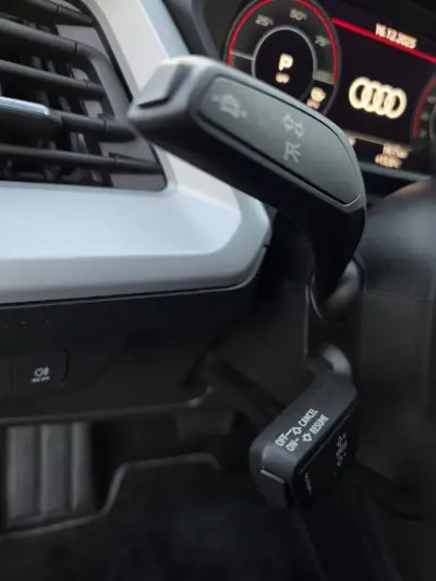 Audi Q4 e-tron 2022 - 36990 EUR, 56000 km - AUTO.MOTO.pt - 56000km - foto 38 de 42
