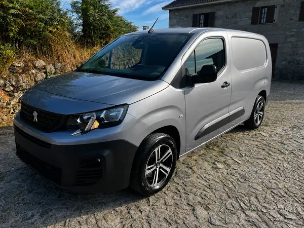 Peugeot Partner 2023 - 16500 EUR, 122000 km - 122000km - foto 4 de 8