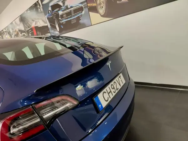 Tesla Model 3 2021 - 25990 EUR, 100000 km - AUTO.MOTO.pt - 100000km - foto 23 de 46