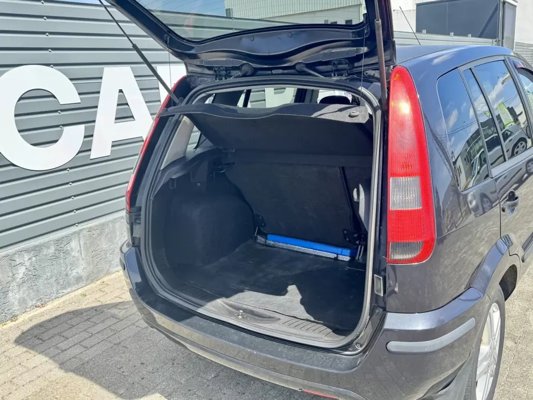 Ford Fusion 2004 - 3950 EUR, 135000 km - AUTO.MOTO.pt - 135000km - foto 8 de 20