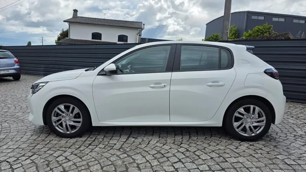 Peugeot 208 2020 - 13490 EUR, 49000 km - AUTO.MOTO.pt - 49000km - foto 2 de 23