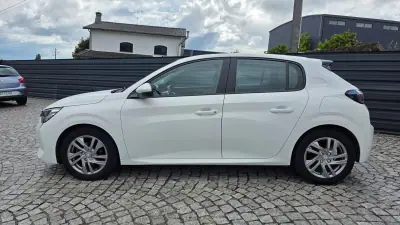 Peugeot 208 2020 - 13490 EUR, 49000 km - AUTO.MOTO.pt - 49000km - foto 2 de 23