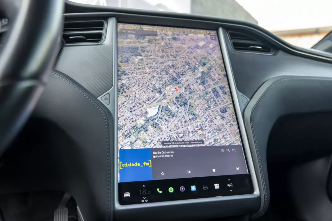 Tesla Model S 2018 - 26900 EUR, 119000 km - AUTO.MOTO.pt - 119000km - foto 17 de 25