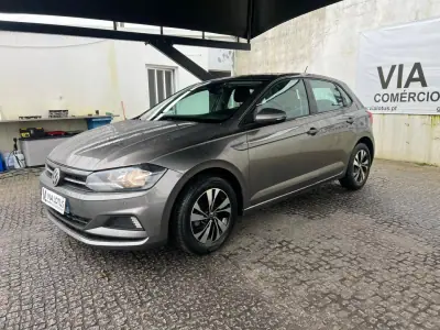 Volkswagen Polo 2018 - 12500 EUR, 98000 km - AUTO.MOTO.pt - 98000km - foto 4 de 10