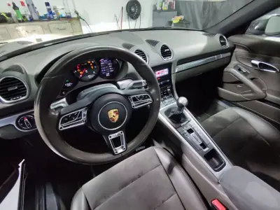 Porsche 718 Boxster 2019 - 64900 EUR, 68000 km - AUTO.MOTO.pt - 68000km - foto 17 de 36