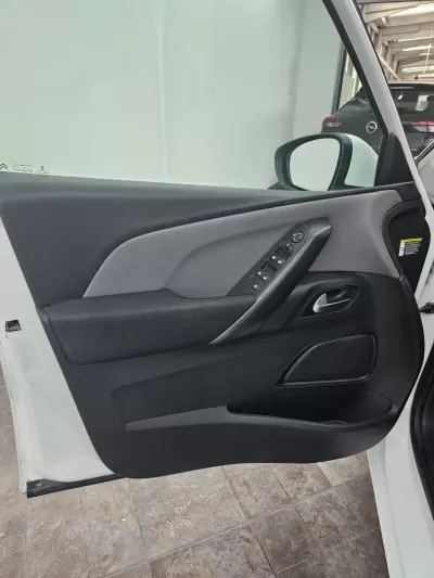 Citroën C4 Grand Picasso 2018 - 13650 EUR, 245556 km - AUTO.MOTO.pt - 245556km - foto 31 de 43