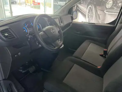 Opel Vivaro-e 2023 — foto 6 de 21