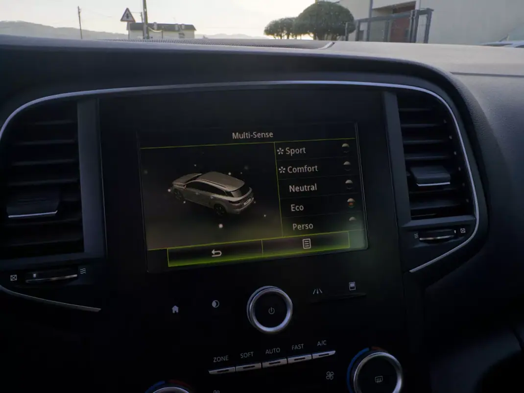 Renault Mégane Sport Tourer 2016 - 13990 EUR, 163000 km - AUTO.MOTO.pt - 163000km - foto 31 de 47