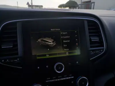 Renault Mégane Sport Tourer 2016 - 13990 EUR, 163000 km - AUTO.MOTO.pt - 163000km - foto 31 de 47