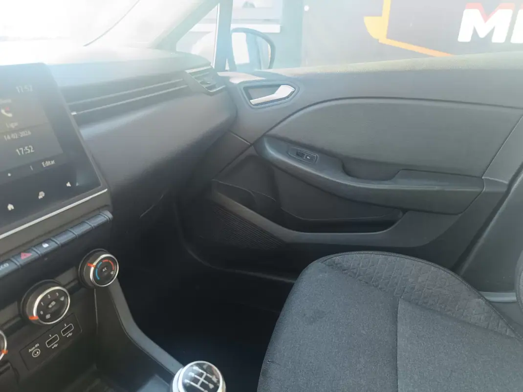 Renault Clio 2019 - 10900 EUR, 199948 km - AUTO.MOTO.pt - 199948km - foto 13 de 27