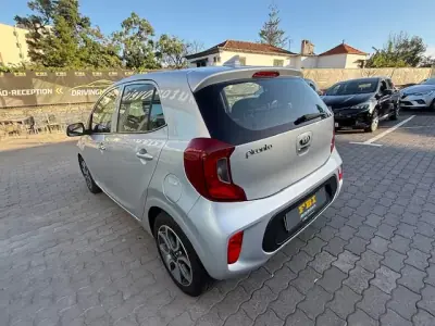 Kia Picanto 2021 - 12500 EUR, 83300 km - AUTO.MOTO.pt - 83300km - foto 8 de 11