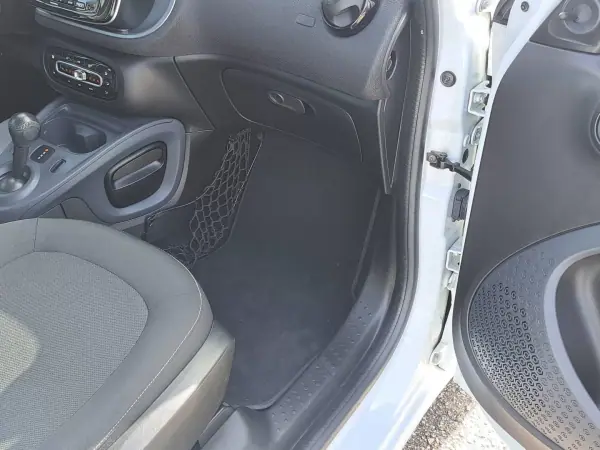 Smart ForFour 2018 - 9990 EUR, 49344 km - AUTO.MOTO.pt - 49344km - foto 22 de 43
