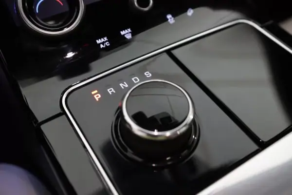 Land Rover Range Rover Velar 2017 - 41900 EUR, 80054 km - AUTO.MOTO.pt - 80054km - foto 13 de 34
