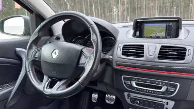 Renault Mégane Sport Tourer 2013 - 9950 EUR, 182000 km - AUTO.MOTO.pt - 182000km - foto 20 de 41