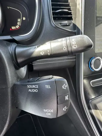 Renault Scénic 2016 - 10900 EUR, 220000 km - AUTO.MOTO.pt - 220000km - foto 44 de 66