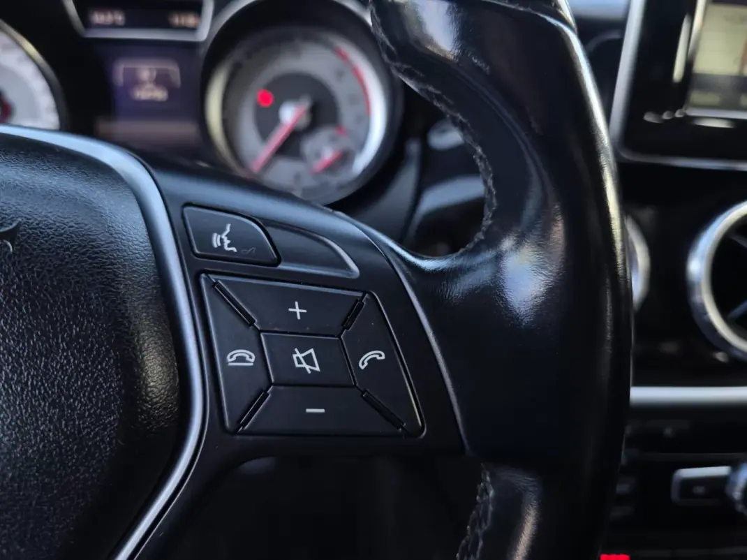 Mercedes-Benz CLA 180 2014 - 17990 EUR, 134000 km - AUTO.MOTO.pt - 134000km - foto 23 de 34