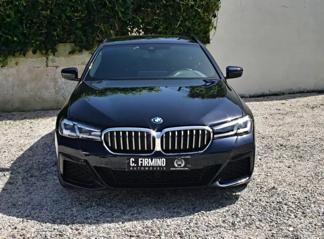 BMW 530e 2022 - 44900 EUR, 52332 km - AUTO.MOTO.pt - 52332km - foto 3 de 46