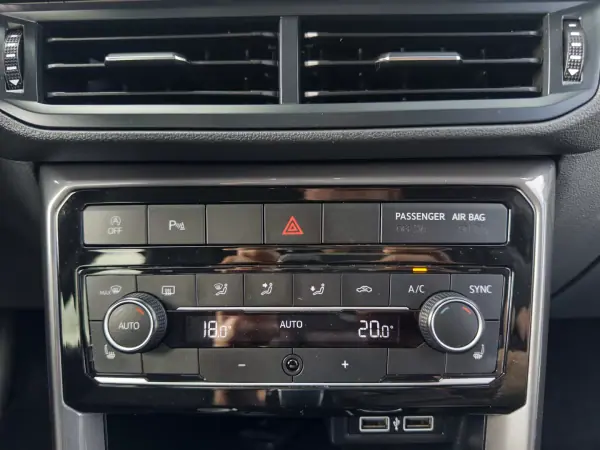 Volkswagen T-Cross 2019 - 18990 EUR, 100000 km - 100000km - foto 35 de 50