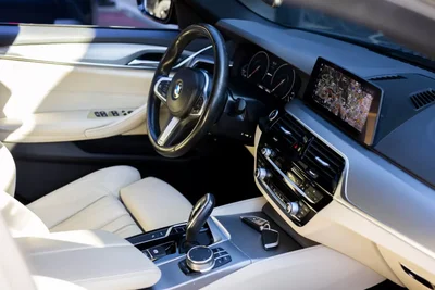 BMW 530e 2019 - 26850 EUR, 181810 km - AUTO.MOTO.pt - 181810km - foto 25 de 47