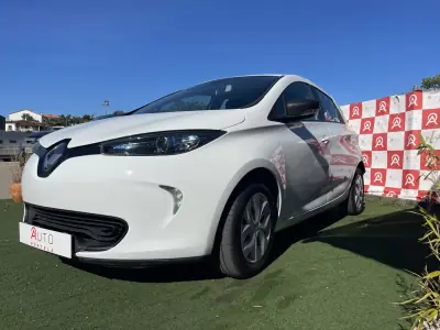 Renault Zoe 2018 - 11490 EUR, 75380 km - AUTO.MOTO.pt - 75380km - foto 3 de 19