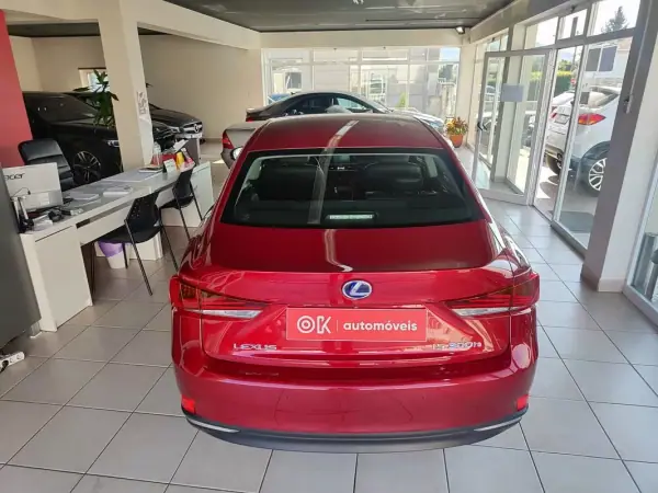Lexus IS 300H 2017 - 25900 EUR, 68000 km - AUTO.MOTO.pt - 68000km - foto 10 de 38