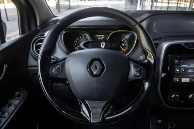 Renault Captur 2014 - 11890 EUR, 81739 km - AUTO.MOTO.pt - 81739km - foto 10 de 35