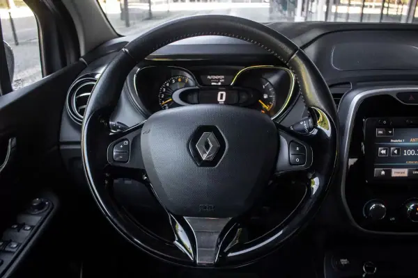 Renault Captur 2014 - 11890 EUR, 81739 km - AUTO.MOTO.pt - 81739km - foto 10 de 35