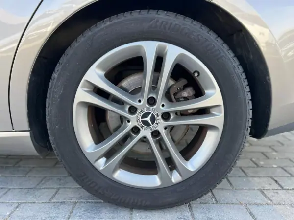 Mercedes-Benz CLA 180 2020 - 27250 EUR, 65812 km - AUTO.MOTO.pt - 65812km - foto 5 de 21