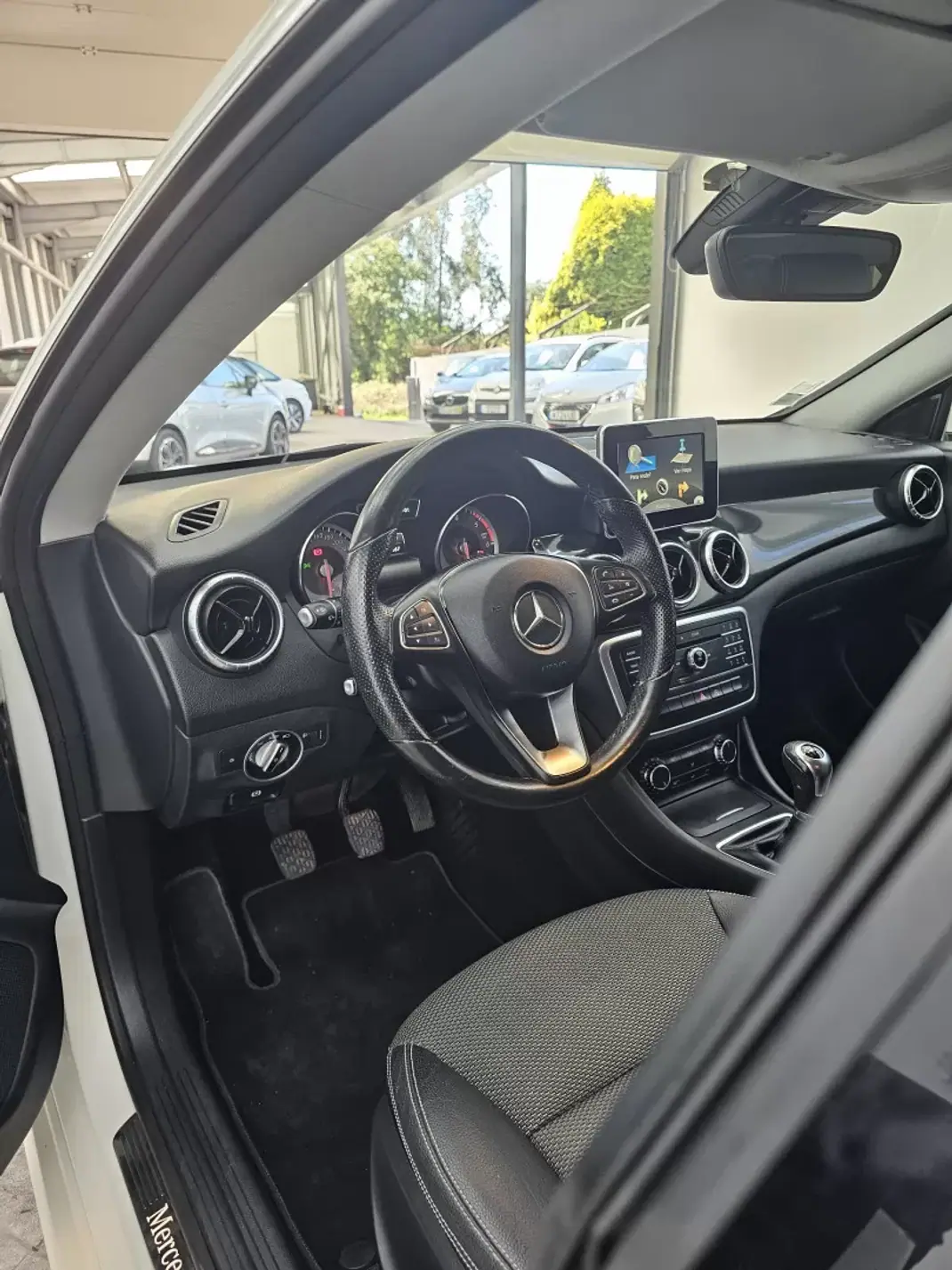 Mercedes-Benz CLA 180 2015 - 14000 EUR, 205367 km - 205367km - foto 40 de 51