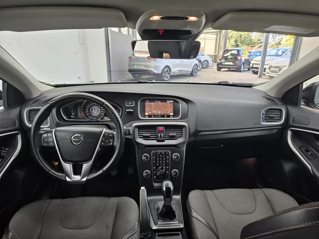 Volvo V40 Cross Country 2018 - 15000 EUR, 106816 km - 106816km - foto 17 de 40