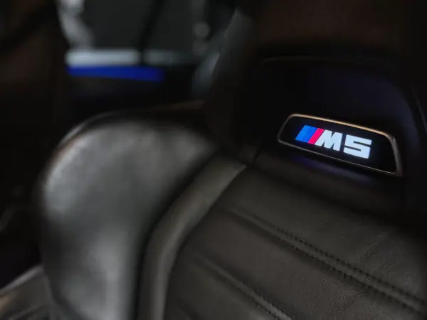 BMW M5 2019 - 98990 EUR, 87942 km - AUTO.MOTO.pt - 87942km - foto 14 de 41