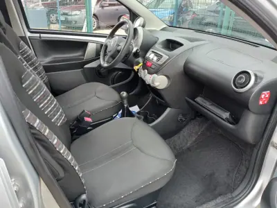 Citroën C1 2013 - 5650 EUR, 177053 km - AUTO.MOTO.pt - 177053km - foto 20 de 24