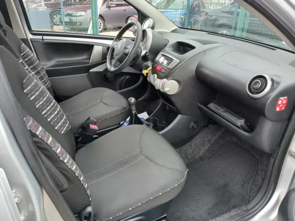 Citroën C1 2013 - 5650 EUR, 177053 km - AUTO.MOTO.pt - 177053km - foto 20 de 24