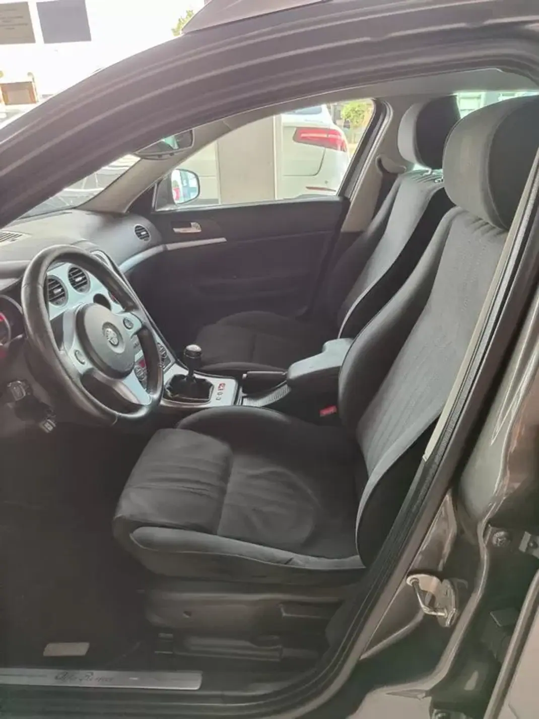 Alfa Romeo 159 Sportwagon 2008 - 7250 EUR, 221050 km - AUTO.MOTO.pt - 221050km - foto 13 de 37