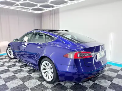 Tesla Model S 2017 - 18000 EUR, 250000 km - AUTO.MOTO.pt - 250000km - foto 5 de 24