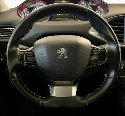 Peugeot 308 2019 - 11250 EUR, 107000 km - AUTO.MOTO.pt - 107000km - foto 10 de 27
