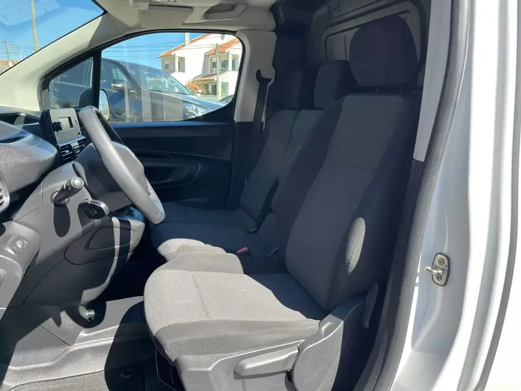 Peugeot 2019 - 12300 EUR, 92000 km - AUTO.MOTO.pt - 92000km - foto 11 de 19